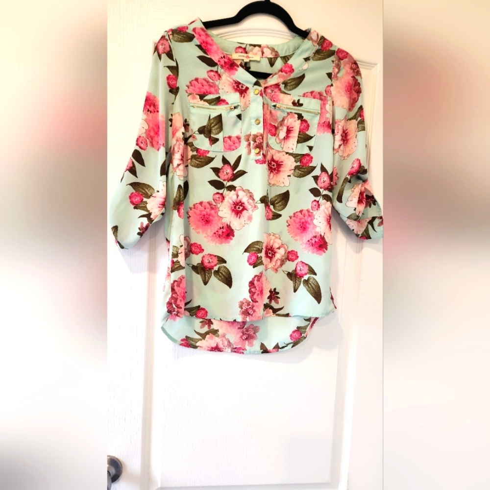 Wishful Park Womens blouse size S EUC